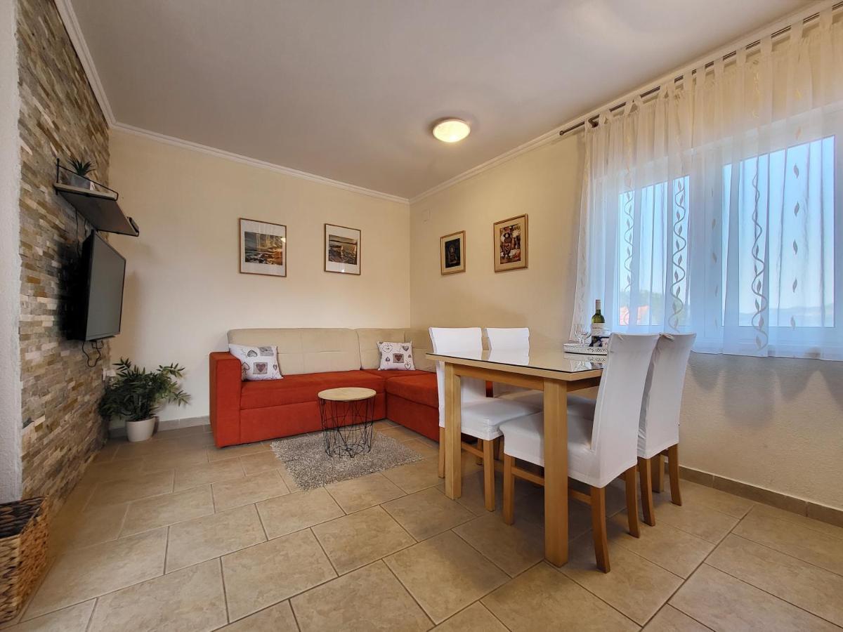 Holiday Home Duje Малі Із Екстер'єр фото
